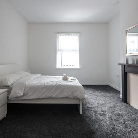 Spacious 4 Bed House In Birmingham, Suitable For Contractors Eksteriør billede