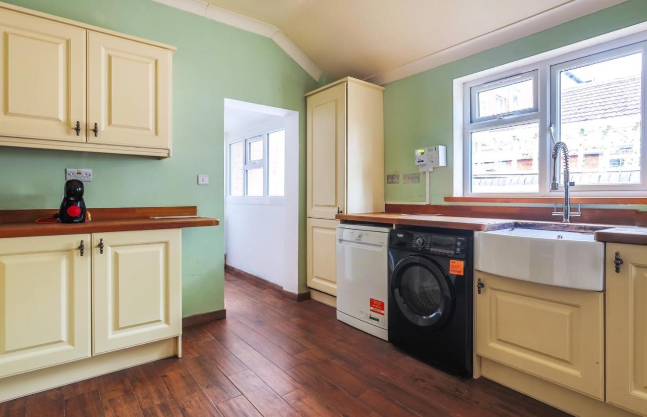 Spacious 4 Bed House In Birmingham, Suitable For Contractors Eksteriør billede