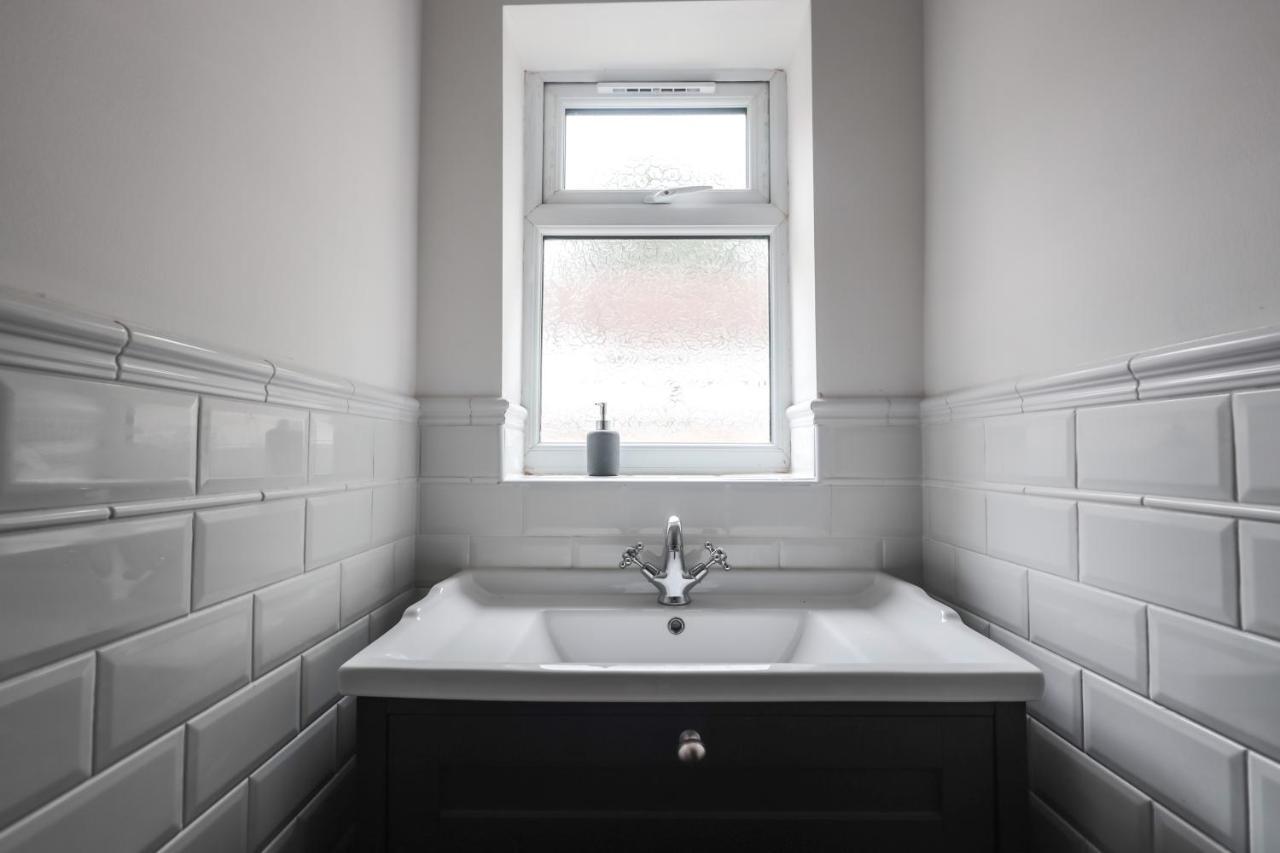 Spacious 4 Bed House In Birmingham, Suitable For Contractors Eksteriør billede