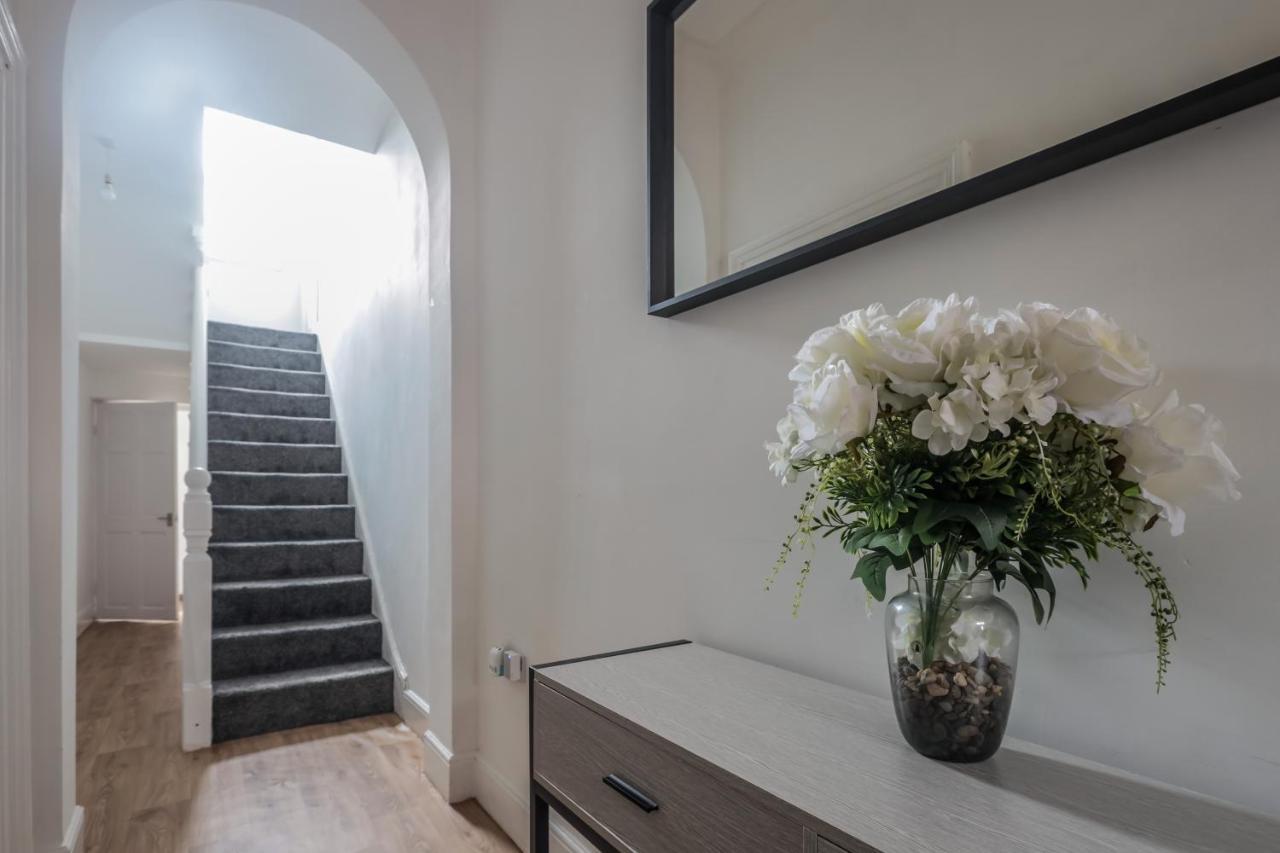 Spacious 4 Bed House In Birmingham, Suitable For Contractors Eksteriør billede