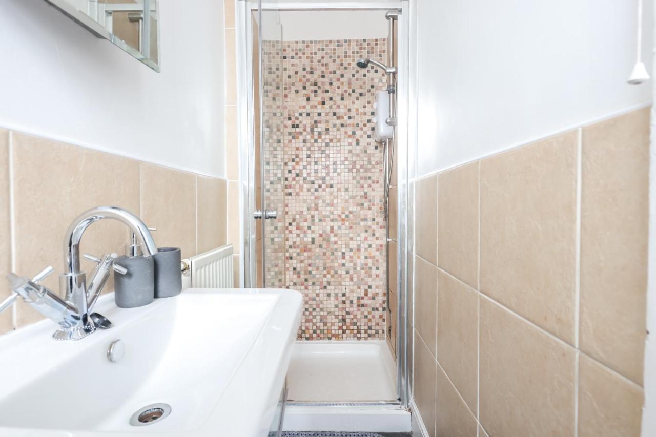 Spacious 4 Bed House In Birmingham, Suitable For Contractors Eksteriør billede